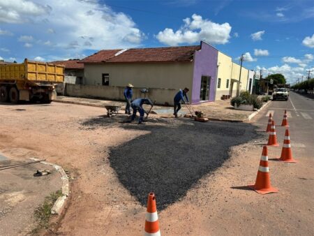 Prefeitura de Porto Estrela inicia operação tapa buracos no município