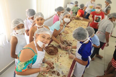Porto Estrela celebra a magia da páscoa com oficina de ovos de chocolate