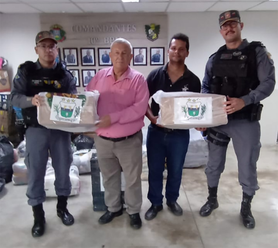 Donativos arrecadados na campanha SOS Rio Grande do Sul, foram entregues pelo prefeito Pelachim no 10° BPM para o povo gaúcho