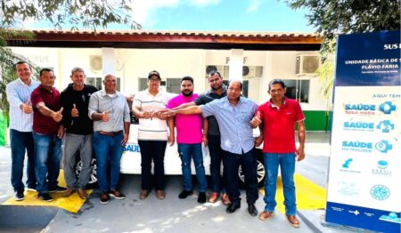 Prefeito Márcio Pescador recebe veículo da Câmara para reforçar a Saúde em Porto Estrela