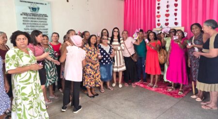 Uma manhã de carinho e celebração para as mães da Terceira Idade de Porto Estrela