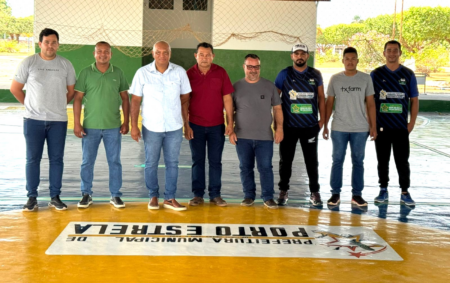 Prefeito Márcio Pescador vistoria reforma do Ginásio Municipal de Porto Estrela antes da abertura do Campeonato de Futsal