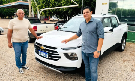 Prefeito Márcio Pescador entrega veículo zero km à Secretaria de Educação de Porto Estrela