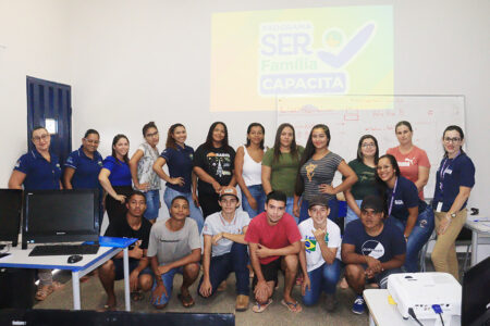 AÇÃO SOCIAL: Curso de informática é ministrado pelo Senai na escola Regina Tenório