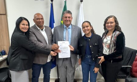 Deputado Moretto concede a vereadora mirim de Porto Estrela recurso de R$ 180 mil para playground e agricultura familiar