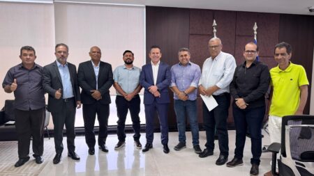 Prefeito de Porto Estrela Marcio Pescador participa de reunião com governador do estado Mauro Mendes.