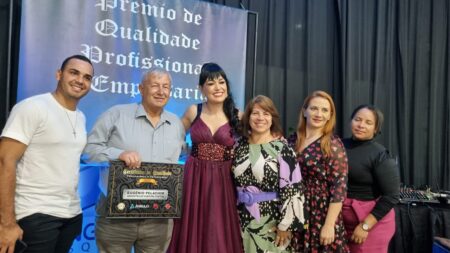 Prefeito Eugênio Pelachim recebe premiação de administração positiva