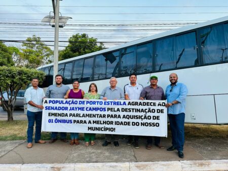 Via emenda do senador Jayme Campos, Porto Estrela recebeu 01 ônibus para atender as demandas da Assistência Social