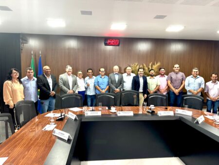 Prefeito Márcio Pescador busca avanços para Porto Estrela em reunião com o governador em exercício Otaviano Pivetta