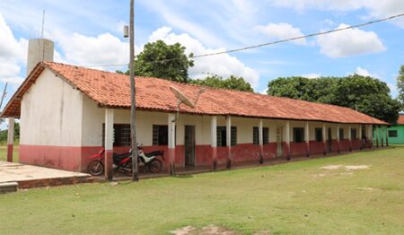 Reforma de escola da comunidade salobra