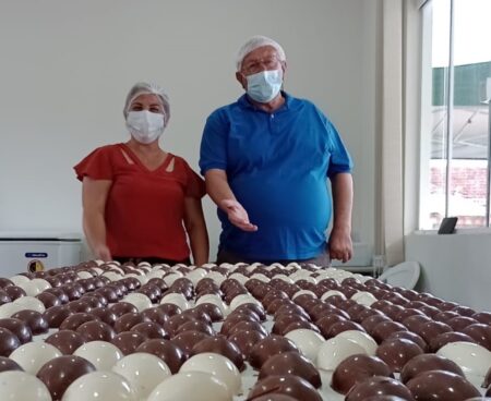 Secretaria Municipal de Assistência Social de Porto Estrela promove oficina para produção de ovos de páscoa