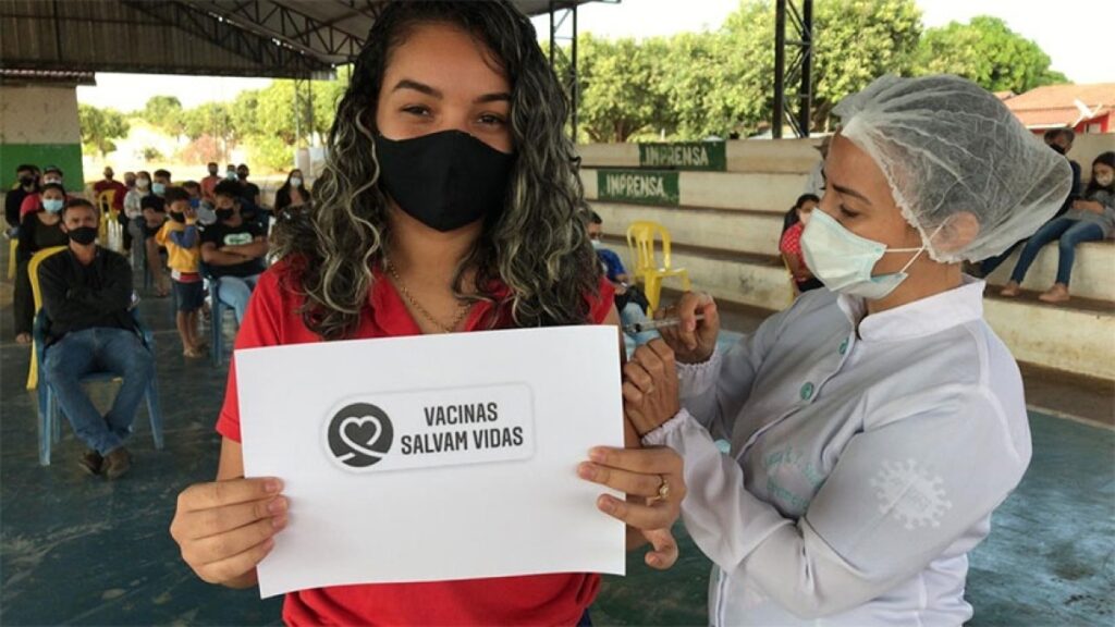 Galeria: 96% da população total imunizada