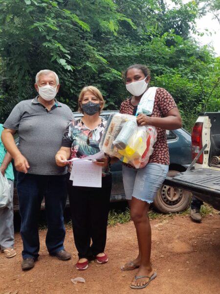 Entrega de cestas básicas
